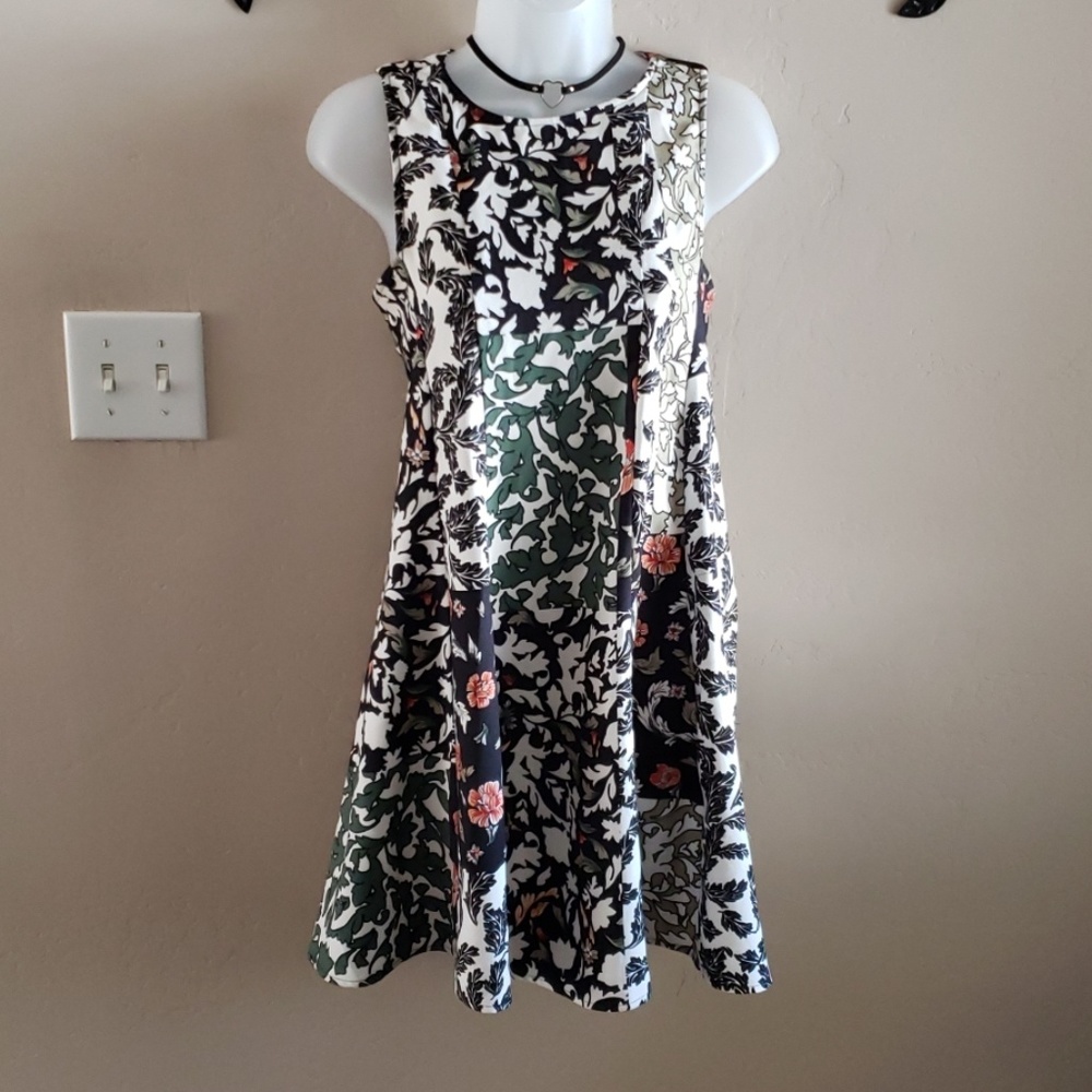 Zara Keyhole back sleeveless dress